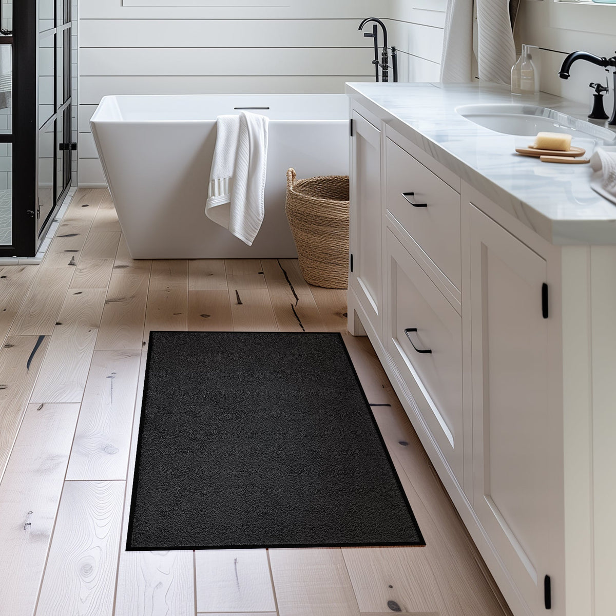 Monotone Raven Black